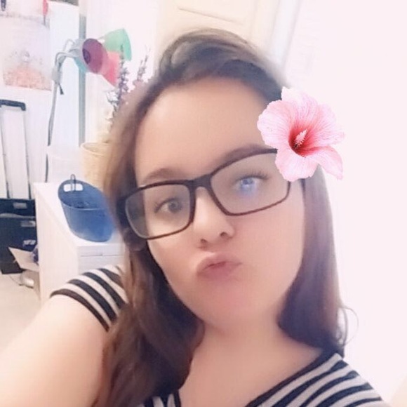 Meet your Posher, Cescily - Picture 1 of 1